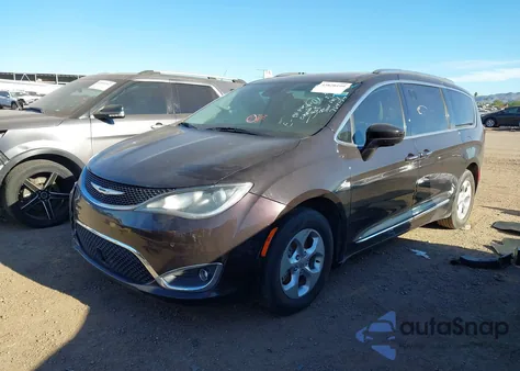 2017 Chrysler Pacifica Touring-L Plus z USA, uszkodzony, nr VIN 2C4RC1EG9HR764179
